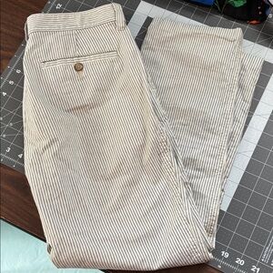 GAP girlfriend Khaki cropped pants